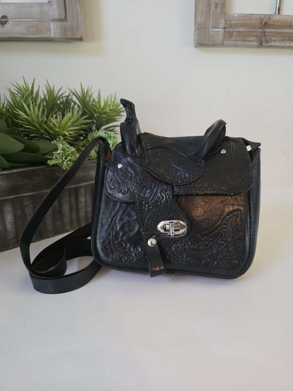 Vintage 1970's-80's Western Saddle Crossbody Bag Tooled Leather Sherling - Picture 11 of 16